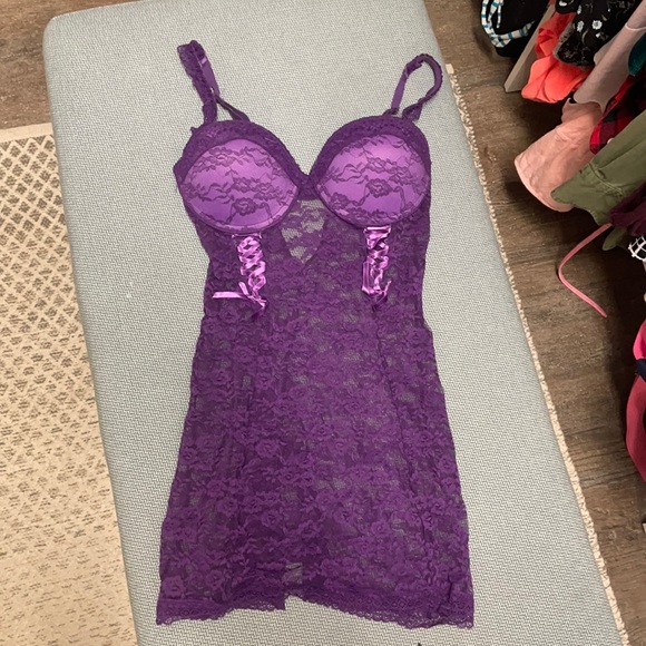 Purple lace lingerie - Picture 1 of 3